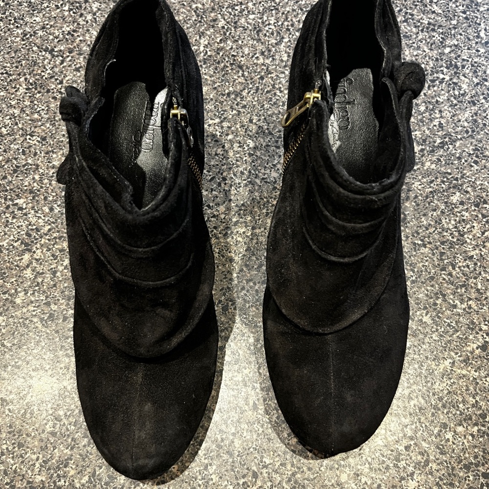 Indigo Elegant Black Suede Ankle Boots